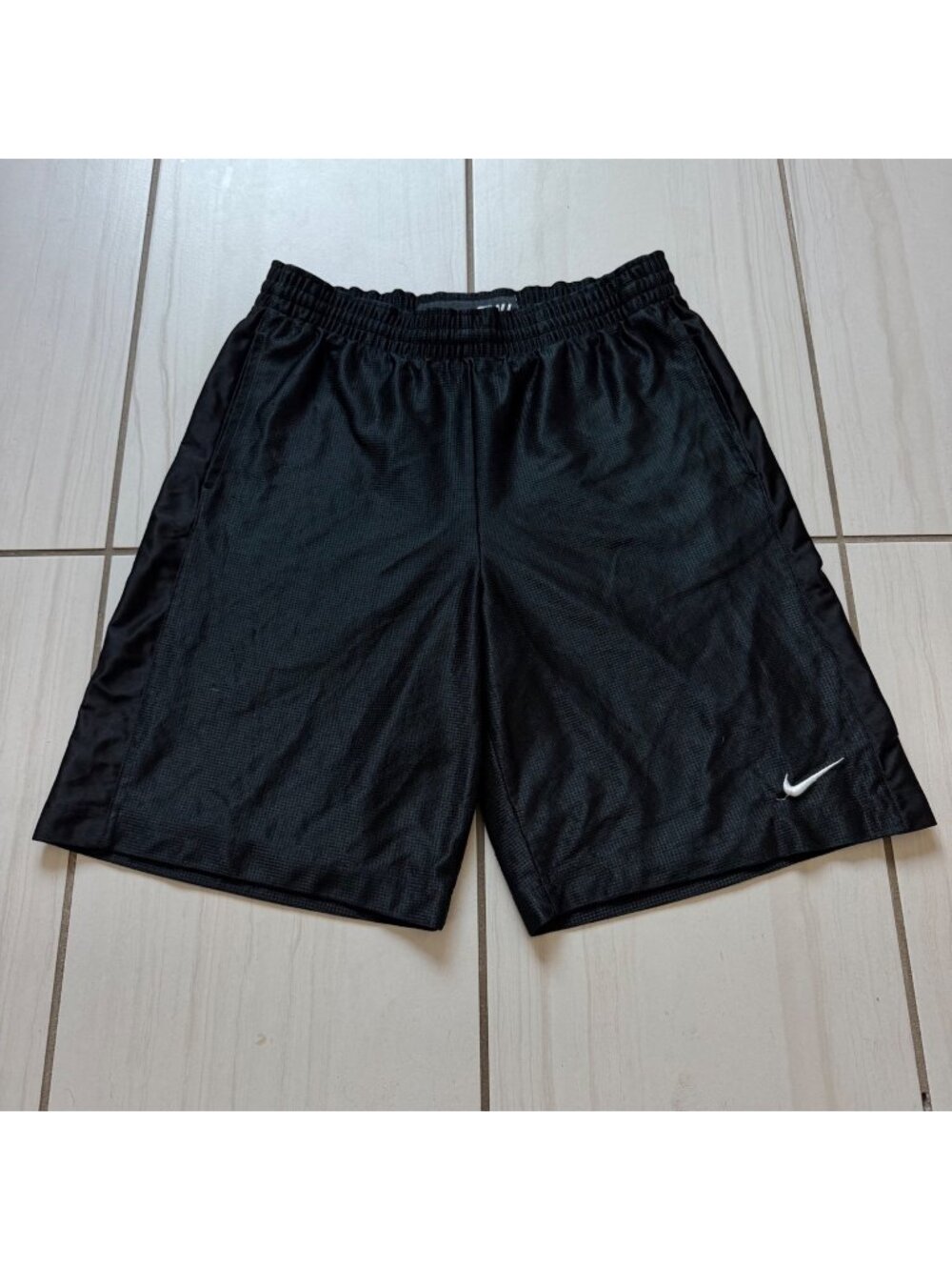 Nike 2000s Embroidered Swoosh Basketball Shorts Size M
